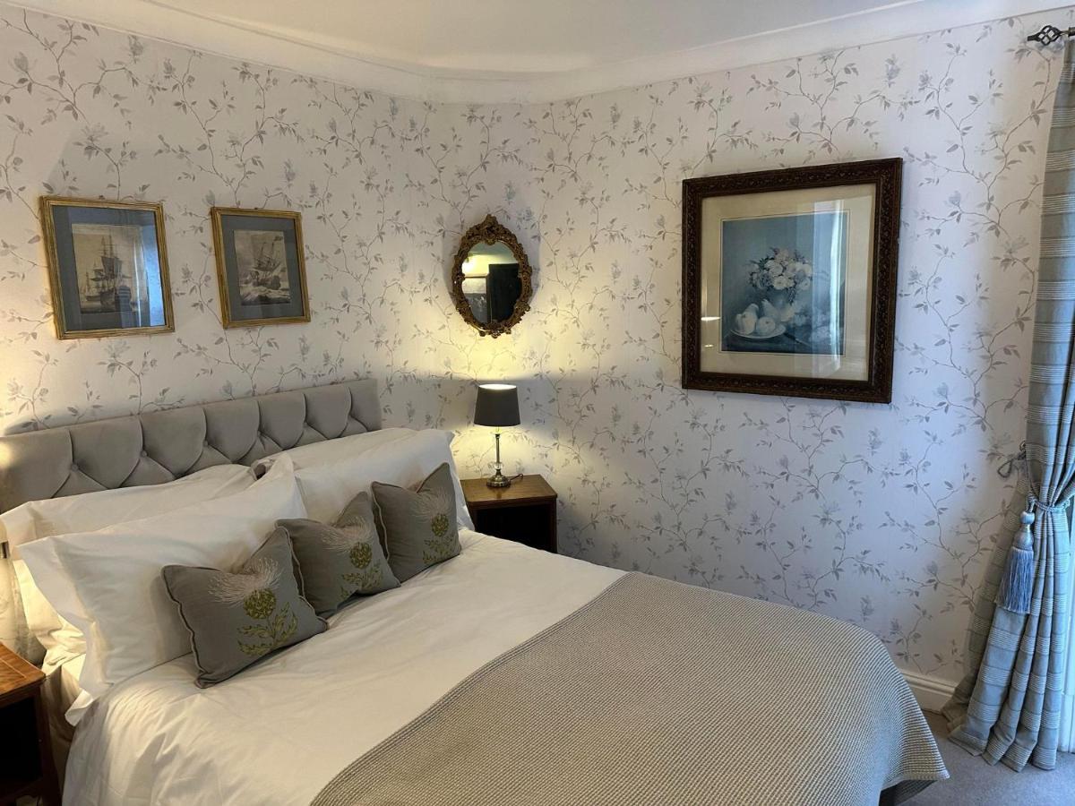 Burford Lodge Hotel - Adults Only ภายนอก รูปภาพ