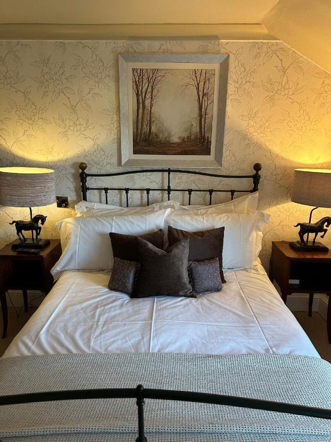 Burford Lodge Hotel - Adults Only ภายนอก รูปภาพ