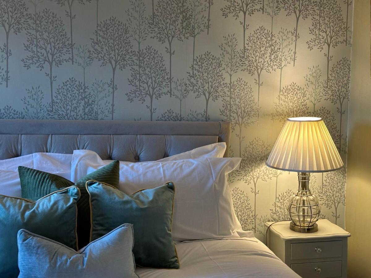 Burford Lodge Hotel - Adults Only ภายนอก รูปภาพ