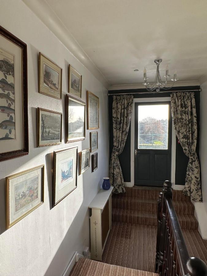 Burford Lodge Hotel - Adults Only ภายนอก รูปภาพ