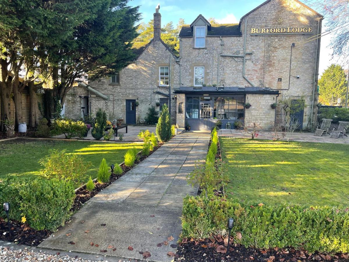 Burford Lodge Hotel - Adults Only ภายนอก รูปภาพ