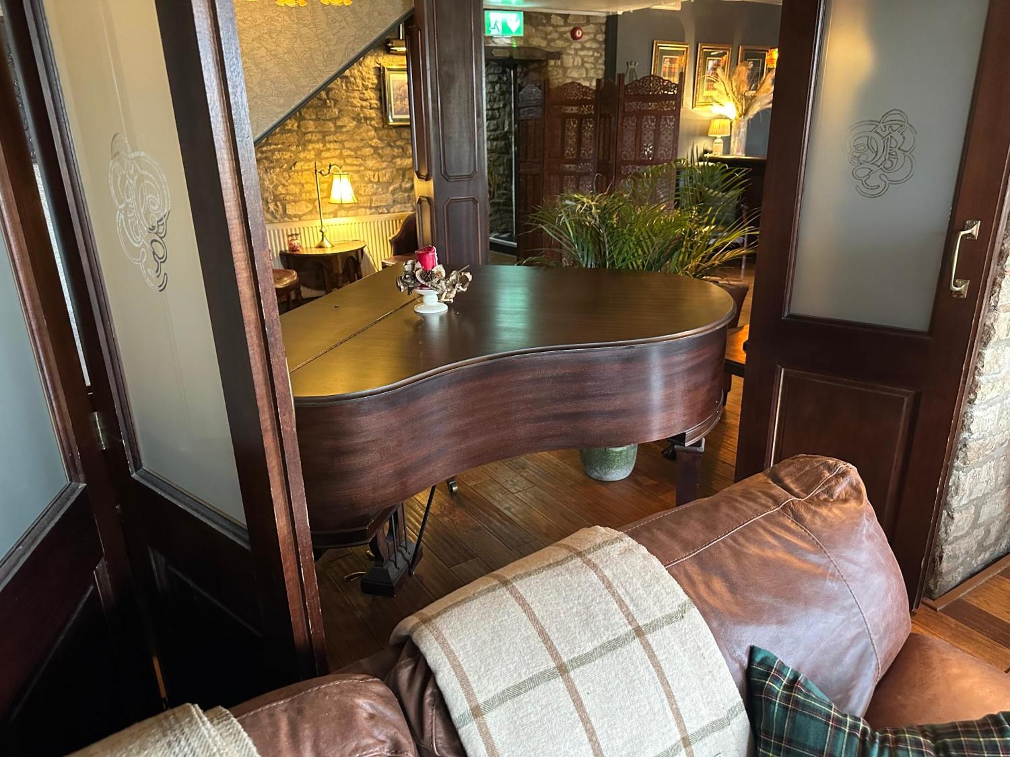Burford Lodge Hotel - Adults Only ภายนอก รูปภาพ